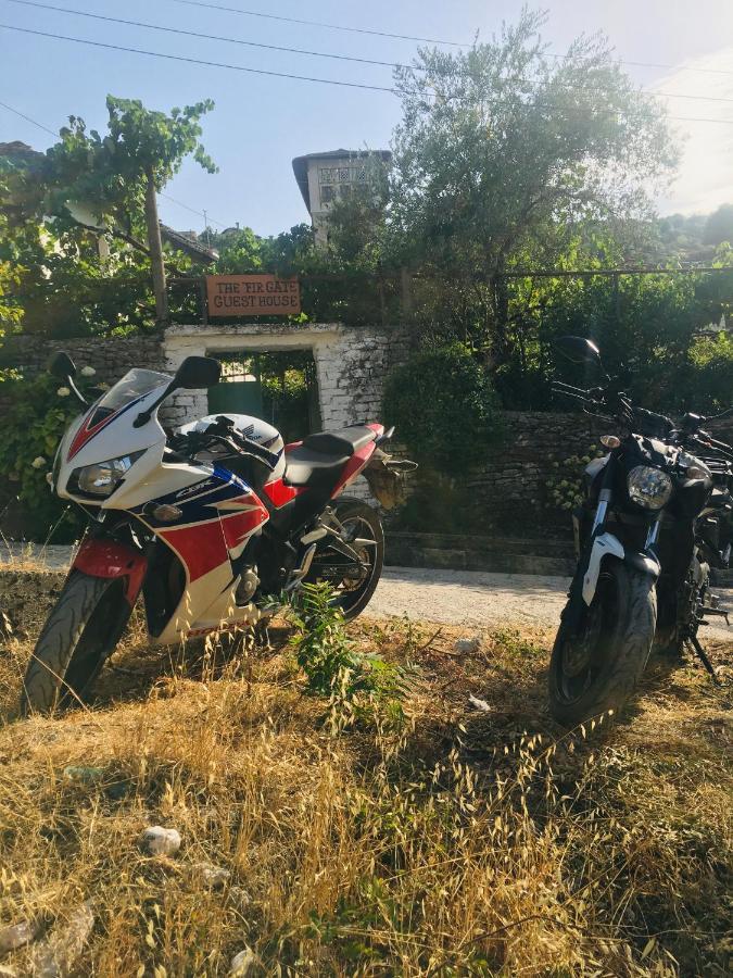 Flora'S Guesthouse 'The Fir Gate' Gjirokastër Екстериор снимка