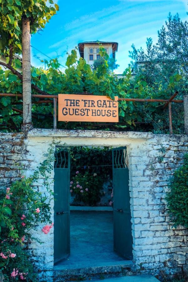 Flora'S Guesthouse 'The Fir Gate' Gjirokastër Екстериор снимка
