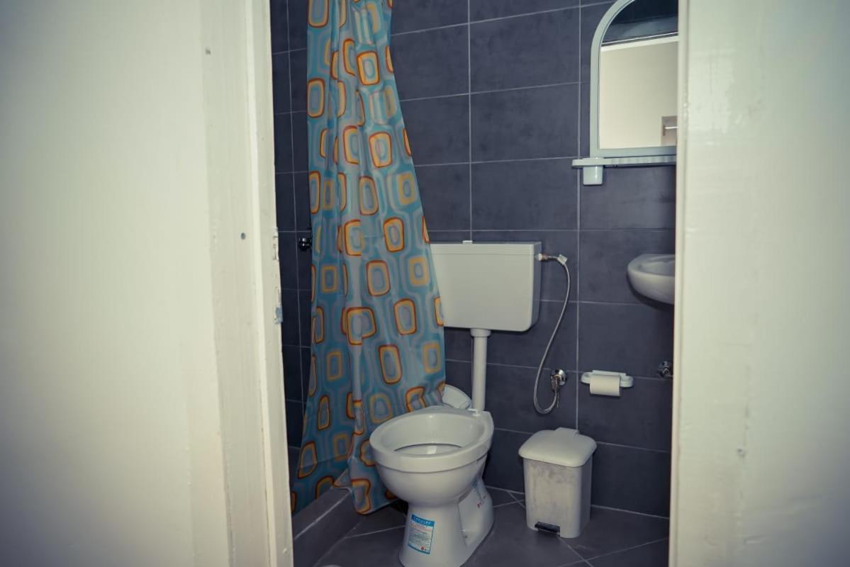 Flora'S Guesthouse 'The Fir Gate' Gjirokastër Екстериор снимка