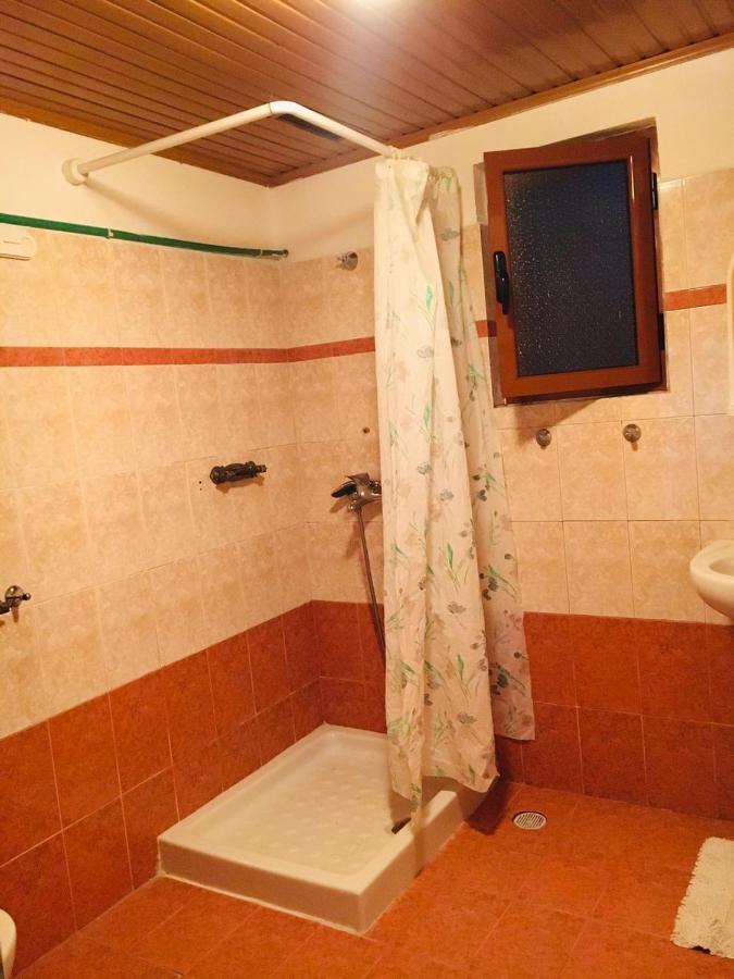 Flora'S Guesthouse 'The Fir Gate' Gjirokastër Екстериор снимка