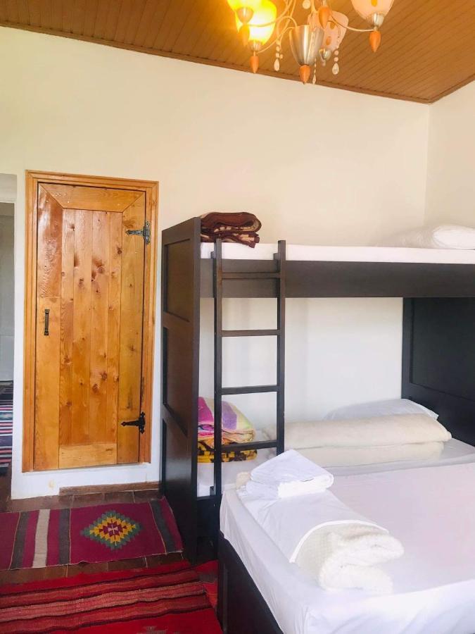 Flora'S Guesthouse 'The Fir Gate' Gjirokastër Екстериор снимка