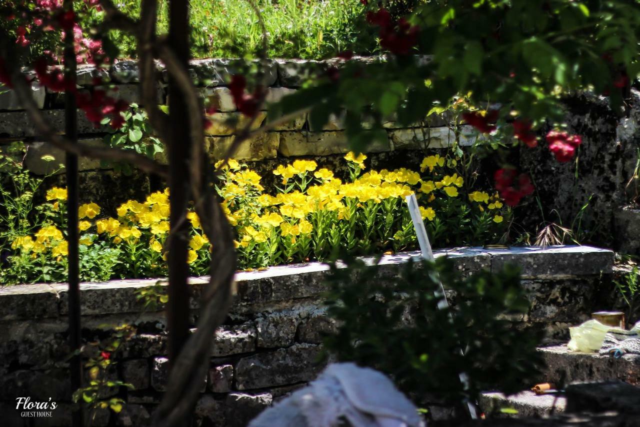 Flora'S Guesthouse 'The Fir Gate' Gjirokastër Екстериор снимка