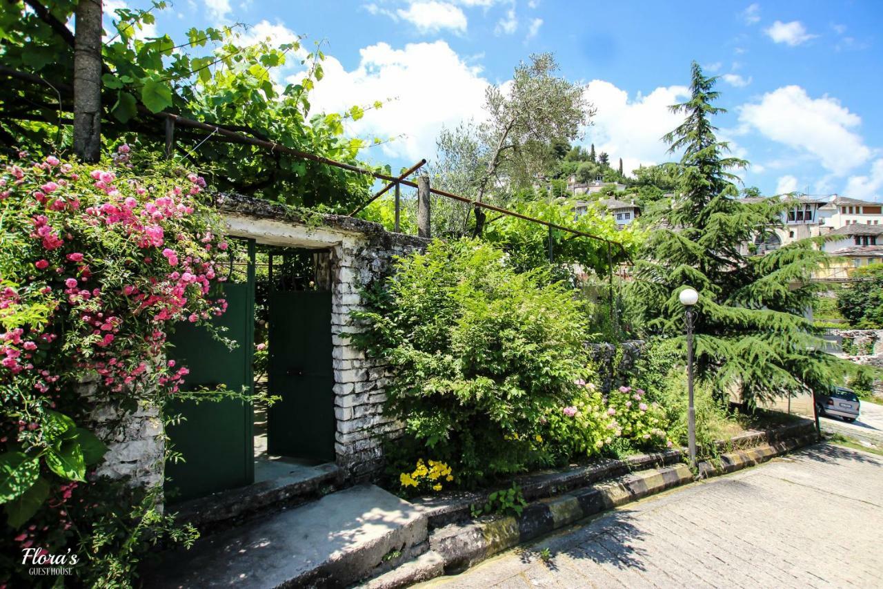 Flora'S Guesthouse 'The Fir Gate' Gjirokastër Екстериор снимка