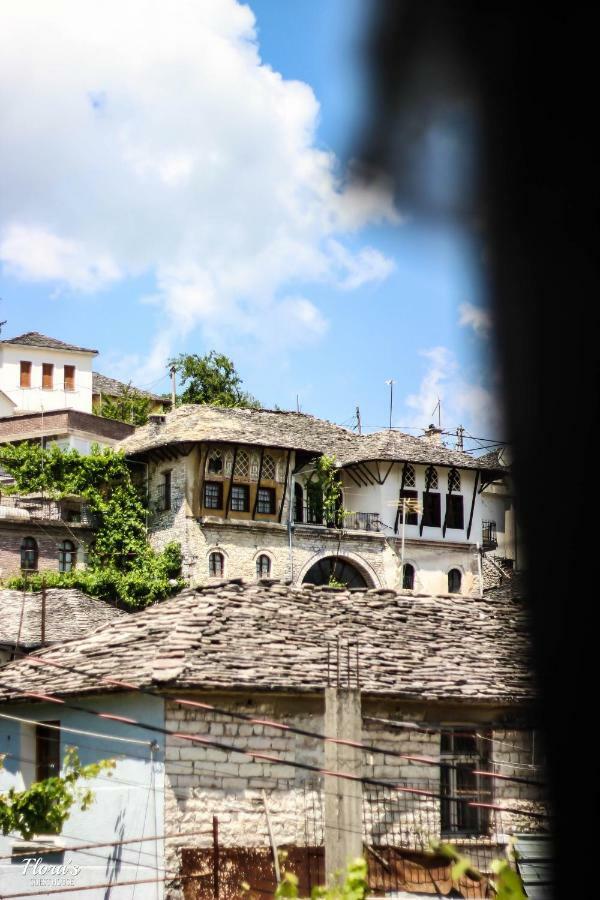Flora'S Guesthouse 'The Fir Gate' Gjirokastër Екстериор снимка
