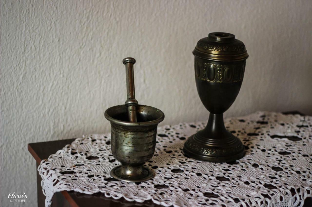 Flora'S Guesthouse 'The Fir Gate' Gjirokastër Екстериор снимка