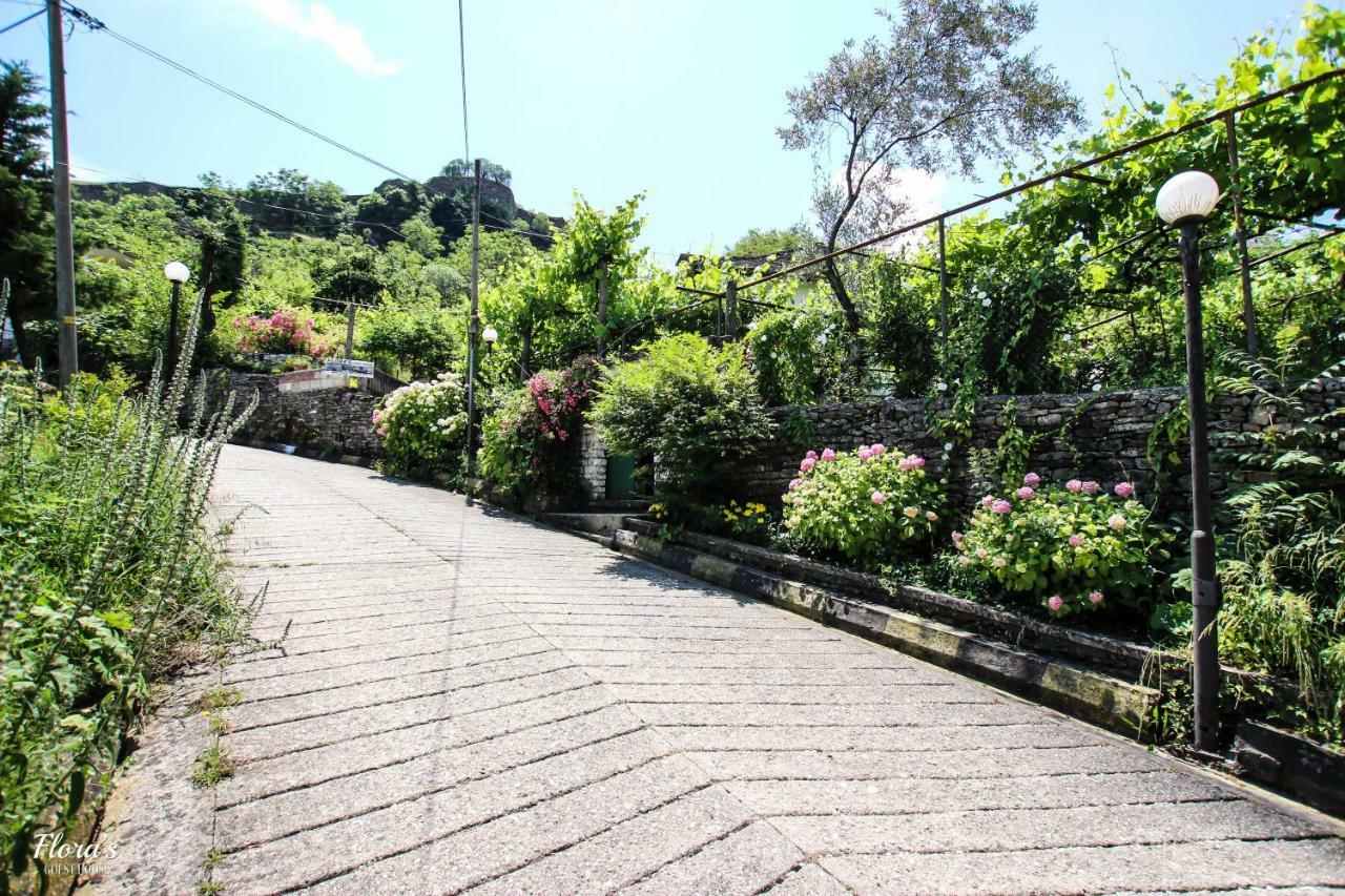 Flora'S Guesthouse 'The Fir Gate' Gjirokastër Екстериор снимка
